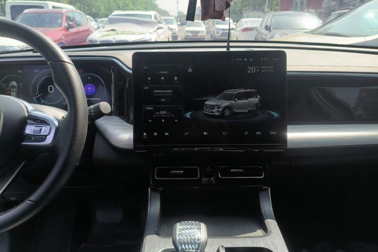 Used GAC Trumpchi GS8 2022 Linghang Series 2.0 TGDI Two-Wheel-Drive Luxury Smart Connectivity Version (7 Seats) Audio And AC Panel