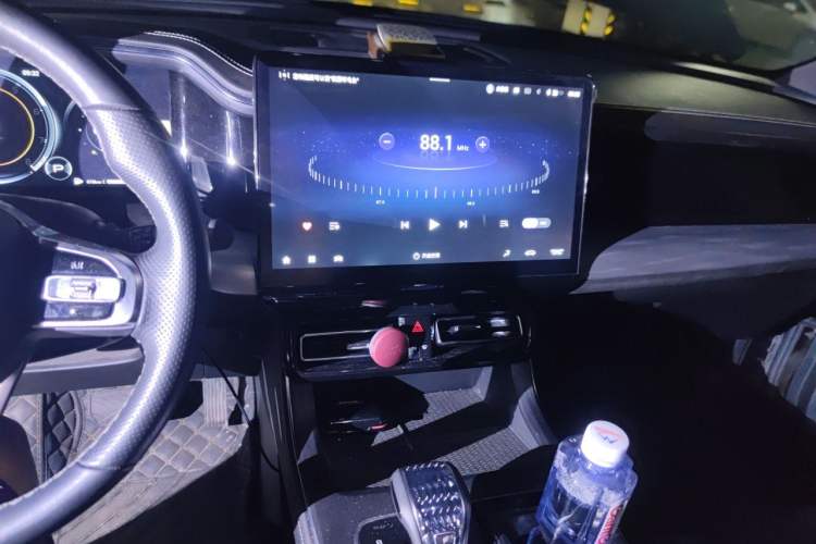 Used GAC Trumpchi GS8 2022 Linghang Series 2.0 TGDI Two-Wheel-Drive Luxury Smart Connectivity Version (7 Seats) Audio And AC Panel