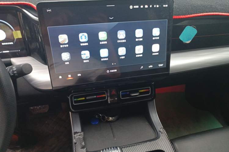 Used GAC Trumpchi GS8 2022 Linghang Series 2.0 TGDI Two-Wheel-Drive Luxury Smart Connectivity Version (7 Seats) Audio And AC Panel