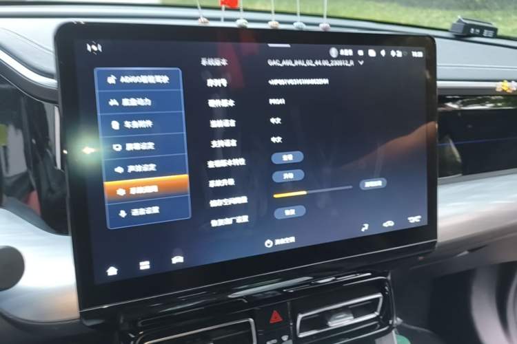 Used GAC Trumpchi GS8 2022 Linghang Series 2.0 TGDI Two-Wheel-Drive Luxury Smart Connectivity Version (7 Seats) Audio And AC Panel