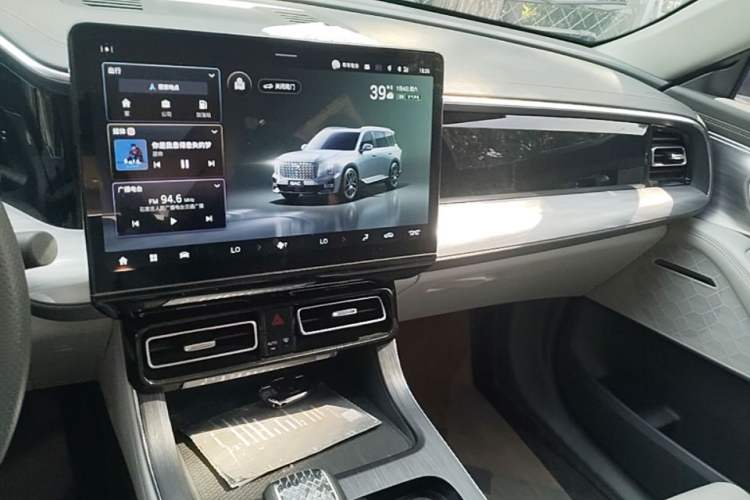 Used GAC Trumpchi GS8 2022 Linghang Series 2.0 TGDI Two-Wheel-Drive Luxury Smart Connectivity Version (7 Seats) Audio And AC Panel