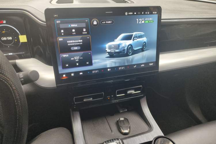 Used GAC Trumpchi GS8 2022 Linghang Series 2.0 TGDI Two-Wheel-Drive Luxury Smart Connectivity Version (7 Seats) Audio And AC Panel