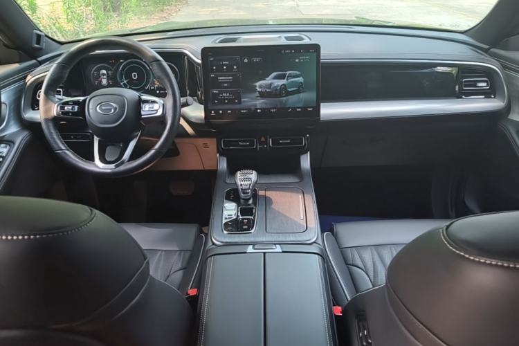 Used GAC Trumpchi GS8 2022 LINGHANG Series 2.0 TGDI Two-Wheel-Drive Luxury Edition (7 Seats) Center Console