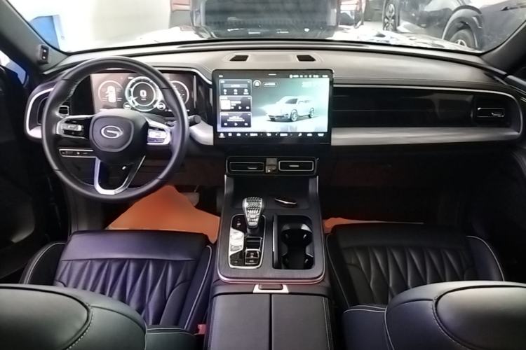 Used GAC Trumpchi GS8 2022 Linghang Series 2.0 TGDI Two-Wheel Drive Luxury Smart Connectivity Version (6 Seats) Center Console