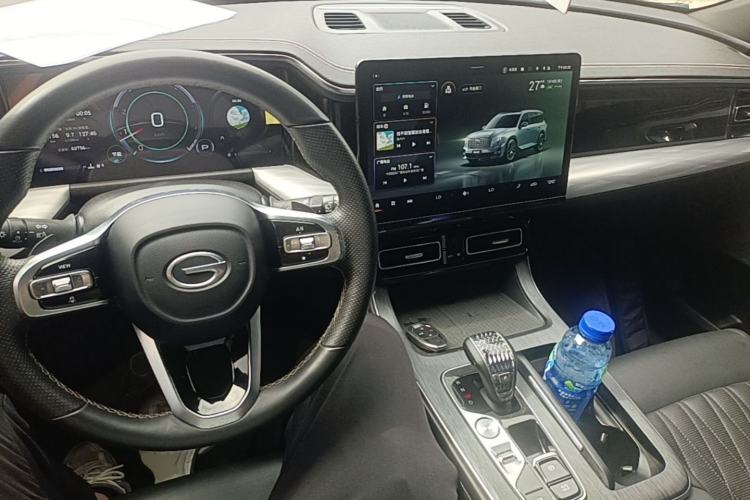 Used GAC Trumpchi GS8 2022 Linghang Series 2.0 TGDI Two-Wheel-Drive Luxury Smart Connectivity Version (7 Seats) Center Console