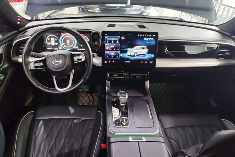 Used GAC Trumpchi GS8 2022 Linghang Series 2.0 TGDI Two-Wheel-Drive Luxury Smart Connectivity Version (7 Seats) Center Console
