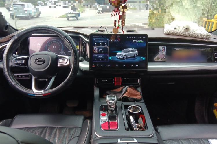 Used GAC Trumpchi GS8 2022 Linghang Series 2.0 TGDI Two-Wheel-Drive Luxury Smart Connectivity Version (7 Seats) Center Console