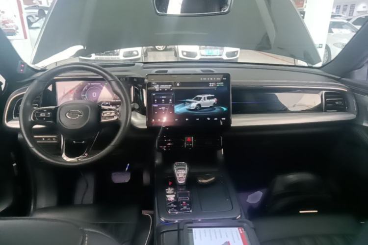 Used GAC Trumpchi GS8 2022 Dual-Engine Series 2.0TM Two-Wheel Drive Prestige Edition (7 Seats) Center Console
