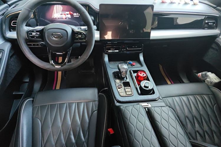 Used GAC Trumpchi GS8 2022 Dual-Engine Series 2.0TM Two-Wheel Drive Prestige Edition (7 Seats) Center Console