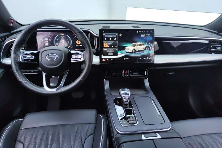 Used GAC Trumpchi GS8 2022 LINGHANG Series 2.0 TGDI Two-Wheel-Drive Luxury Edition (7 Seats) Center Console