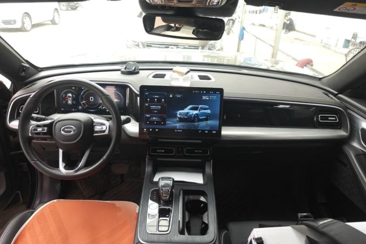 Used GAC Trumpchi GS8 2022 Linghang Series 2.0 TGDI Two-Wheel-Drive Luxury Smart Connectivity Version (7 Seats) Center Console