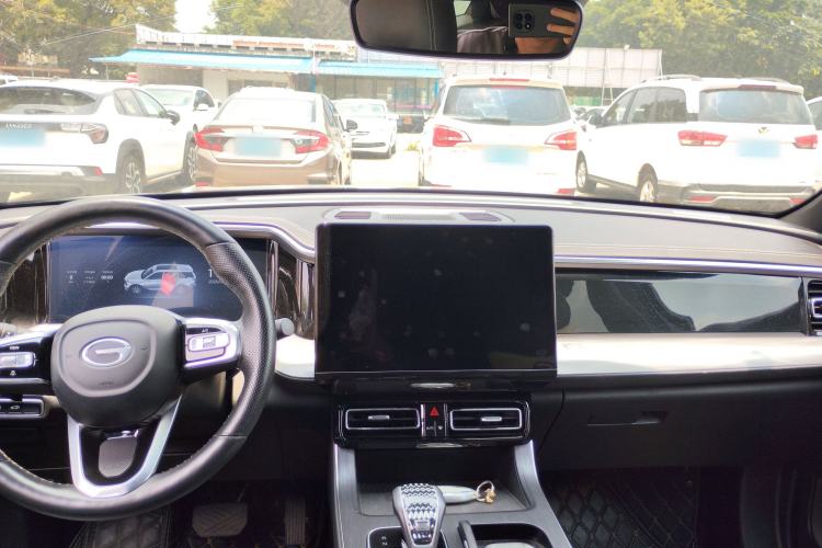 Used GAC Trumpchi GS8 2022 Linghang Series 2.0 TGDI Two-Wheel-Drive Luxury Smart Connectivity Version (7 Seats) Center Console