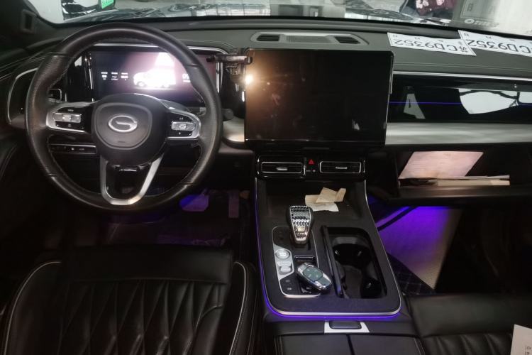 Used GAC Trumpchi GS8 2022 Linghang Series 2.0 TGDI Two-Wheel-Drive Luxury Smart Connectivity Version (7 Seats) Center Console