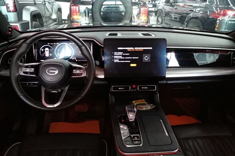 Used GAC Trumpchi GS8 2022 Linghang Series 2.0 TGDI Two-Wheel-Drive Luxury Smart Connectivity Version (7 Seats) Center Console