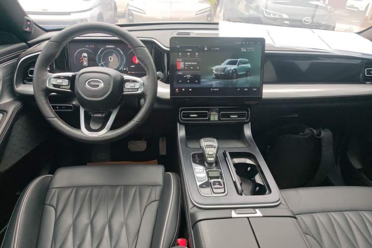 Used GAC Trumpchi GS8 2022 Flagship Series 2.0 TGDI Two-Wheel-Drive Prestige Edition (7 Seats) Center Console