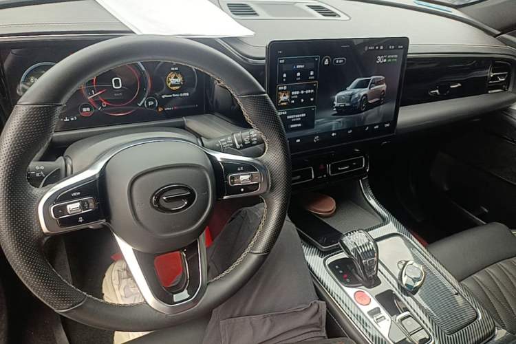 Used GAC Trumpchi GS8 2022 Linghang Series 2.0 TGDI Two-Wheel-Drive Luxury Smart Connectivity Version (7 Seats) Center Console
