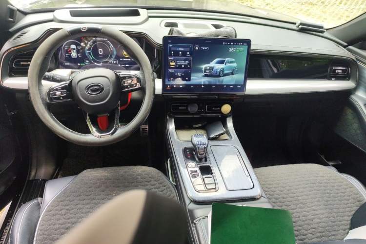 Used GAC Trumpchi GS8 2022 Double-Energy Series 2.0TM Four-Wheel Drive Premium Edition (7 Seats) Center Console