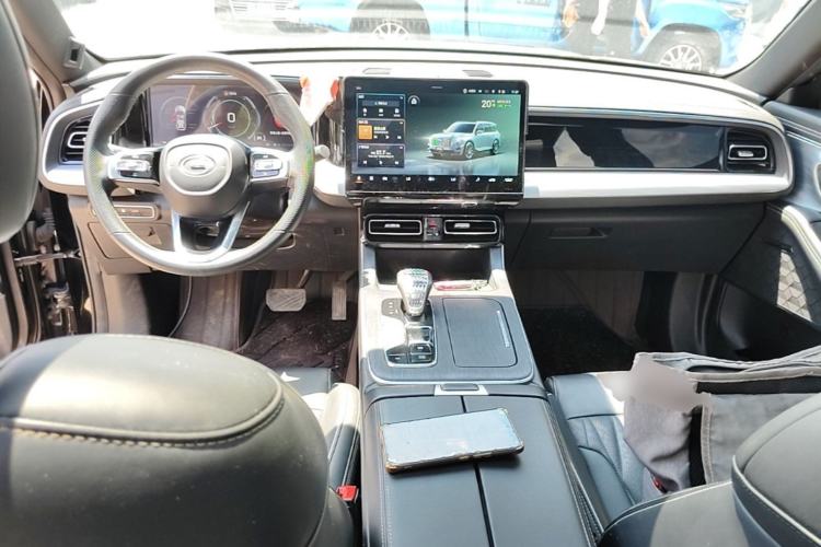 Used GAC Trumpchi GS8 2022 Linghang Series 2.0 TGDI Two-Wheel-Drive Luxury Smart Connectivity Version (7 Seats) Center Console