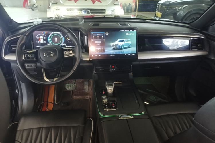 Used GAC Trumpchi GS8 2022 Dual-Engine Series 2.0TM Two-Wheel Drive Prestige Edition (7 Seats) Center Console
