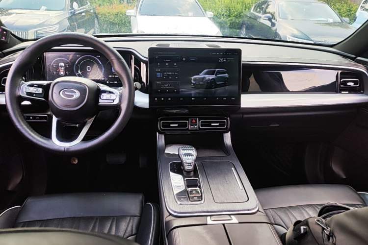 Used GAC Trumpchi GS8 2022 Linghang Series 2.0 TGDI Two-Wheel-Drive Luxury Smart Connectivity Version (7 Seats) Center Console