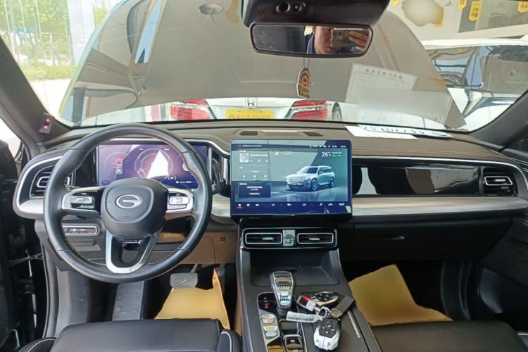 Used GAC Trumpchi GS8 2022 Linghang Series 2.0 TGDI Two-Wheel-Drive Luxury Smart Connectivity Version (7 Seats) Center Console