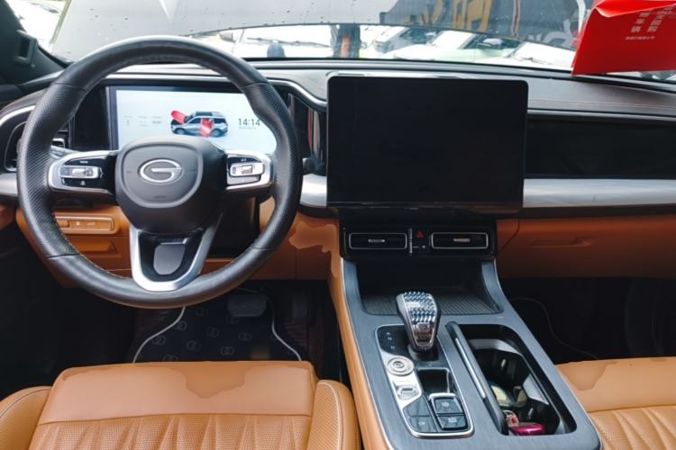 Used GAC Trumpchi GS8 2022 Linghang Series 2.0 TGDI Two-Wheel-Drive Luxury Smart Connectivity Version (7 Seats) Center Console