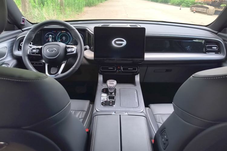Used GAC Trumpchi GS8 2022 LINGHANG Series 2.0 TGDI Two-Wheel-Drive Luxury Edition (7 Seats) Center Console