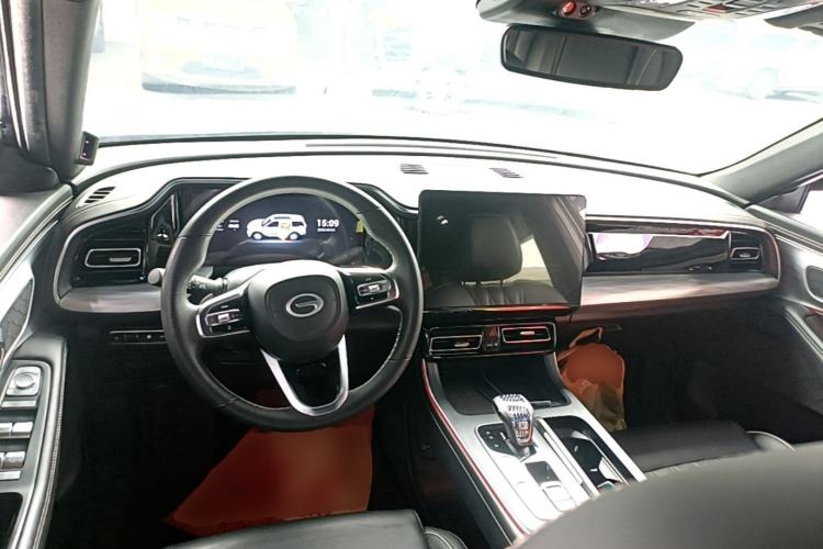 Used GAC Trumpchi GS8 2022 Linghang Series 2.0 TGDI Two-Wheel-Drive Luxury Smart Connectivity Version (7 Seats) Center Console