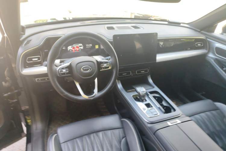 Used GAC Trumpchi GS8 2022 Linghang Series 2.0 TGDI Two-Wheel-Drive Luxury Smart Connectivity Version (7 Seats) Center Console