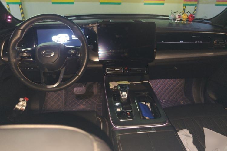 Used GAC Trumpchi GS8 2022 Linghang Series 2.0 TGDI Two-Wheel-Drive Luxury Smart Connectivity Version (7 Seats) Center Console