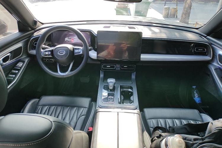 Used GAC Trumpchi GS8 2022 Linghang Series 2.0 TGDI Two-Wheel-Drive Luxury Smart Connectivity Version (7 Seats) Center Console