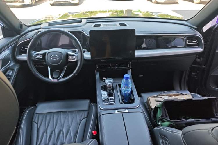 Used GAC Trumpchi GS8 2022 LINGHANG Series 2.0 TGDI Two-Wheel-Drive Luxury Edition (7 Seats) Center Console