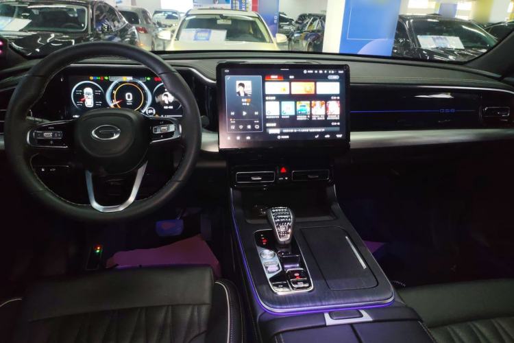 Used GAC Trumpchi GS8 2022 Linghang Series 2.0 TGDI Two-Wheel-Drive Luxury Smart Connectivity Version (7 Seats) Center Console