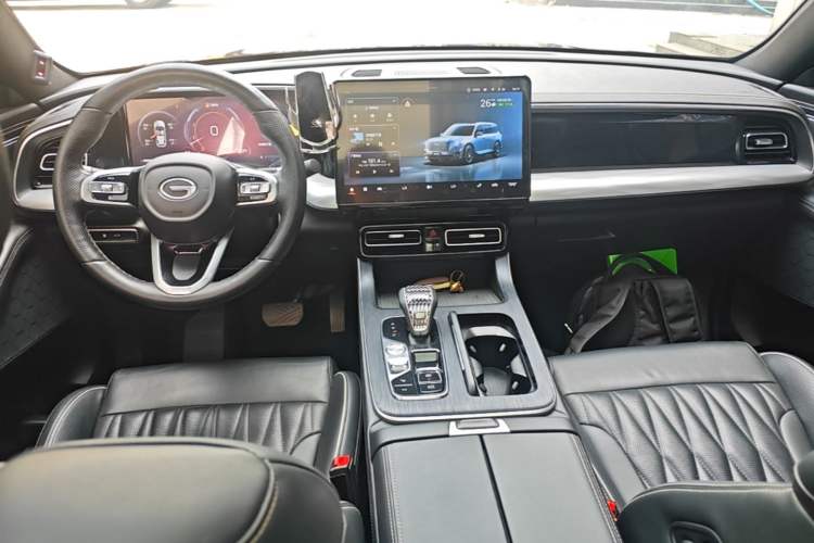 Used GAC Trumpchi GS8 2022 LINGHANG Series 2.0 TGDI Two-Wheel-Drive Luxury Edition (7 Seats) Center Console