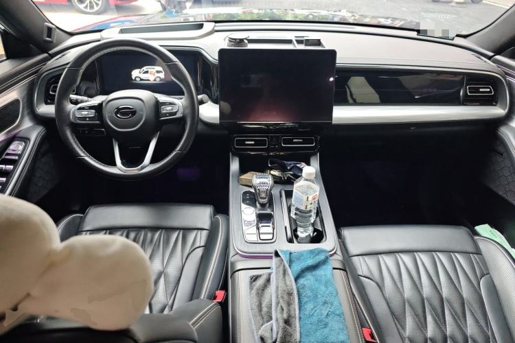 Used GAC Trumpchi GS8 2022 Linghang Series 2.0 TGDI Two-Wheel Drive Luxury Smart Connectivity Version (6 Seats) Center Console