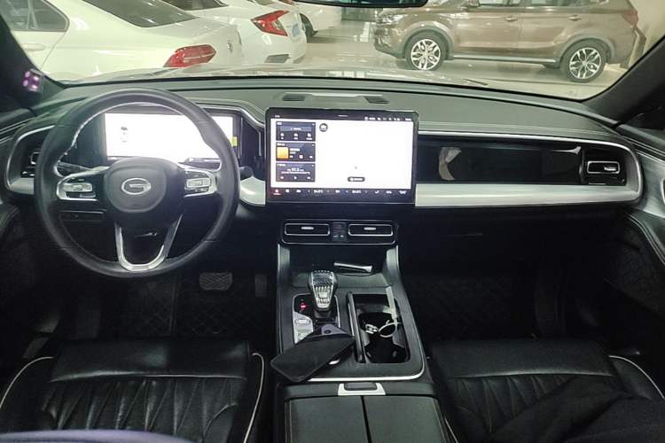 Used GAC Trumpchi GS8 2022 Linghang Series 2.0 TGDI Two-Wheel-Drive Luxury Smart Connectivity Version (7 Seats) Center Console