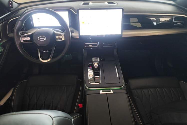 Used GAC Trumpchi GS8 2022 Linghang Series 2.0 TGDI Two-Wheel-Drive Luxury Smart Connectivity Version (7 Seats) Center Console