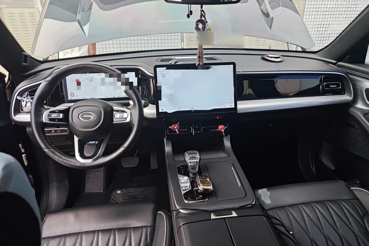 Used GAC Trumpchi GS8 2022 Linghang Series 2.0 TGDI Two-Wheel-Drive Luxury Smart Connectivity Version (7 Seats) Center Console