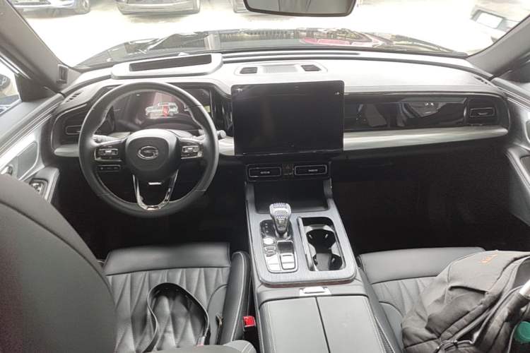 Used GAC Trumpchi GS8 2022 Double-Energy Series 2.0TM Four-Wheel Drive Premium Edition (7 Seats) Center Console