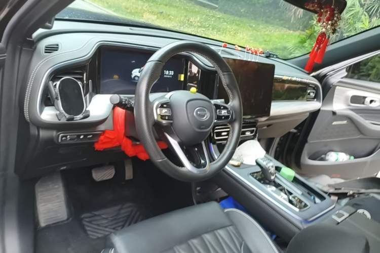 Used GAC Trumpchi GS8 2022 Linghang Series 2.0 TGDI Two-Wheel-Drive Luxury Smart Connectivity Version (7 Seats) Center Console