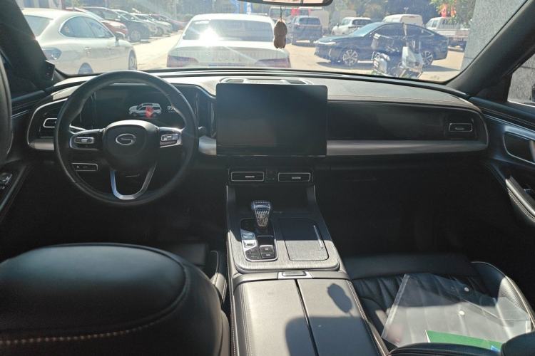 Used GAC Trumpchi GS8 2022 Flagship Series 2.0 TGDI Four-Wheel Drive Luxury Smart Connectivity Version (7 Seats) Center Console