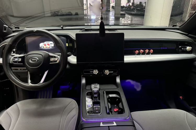 Used GAC Trumpchi GS8 2022 Linghang Series 2.0 TGDI Two-Wheel-Drive Luxury Smart Connectivity Version (7 Seats) Center Console