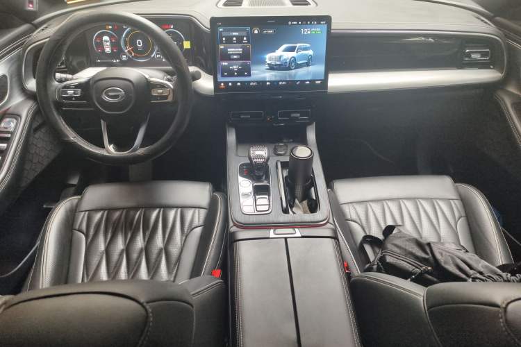 Used GAC Trumpchi GS8 2022 Linghang Series 2.0 TGDI Two-Wheel-Drive Luxury Smart Connectivity Version (7 Seats) Center Console