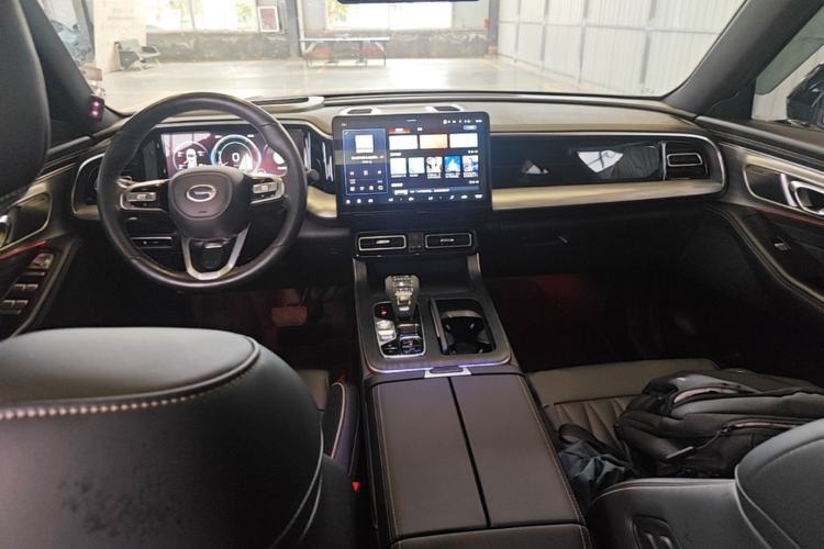 Used GAC Trumpchi GS8 2022 Flagship Series 2.0 TGDI Two-Wheel-Drive Prestige Edition (7 Seats) Center Console