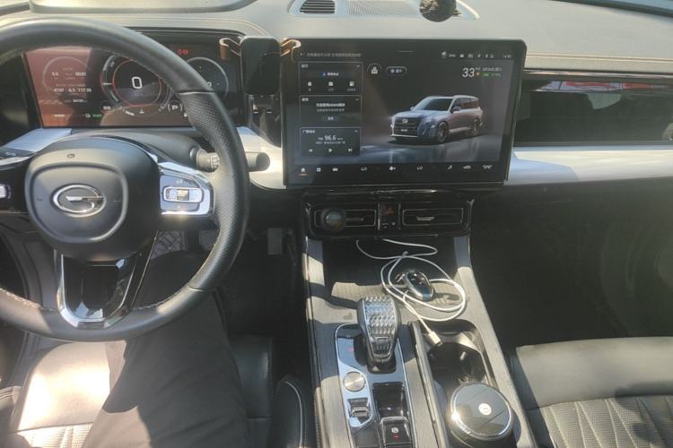 Used GAC Trumpchi GS8 2022 Dual-Engine Series 2.0TM Two-Wheel Drive Prestige Edition (7 Seats) Center Console
