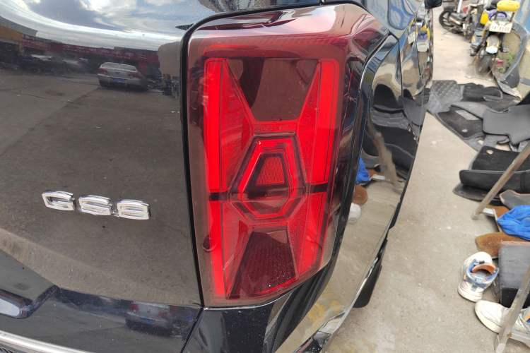 Used GAC Trumpchi GS8 2022 Linghang Series 2.0 TGDI Two-Wheel-Drive Luxury Smart Connectivity Version (7 Seats) Exterior 3