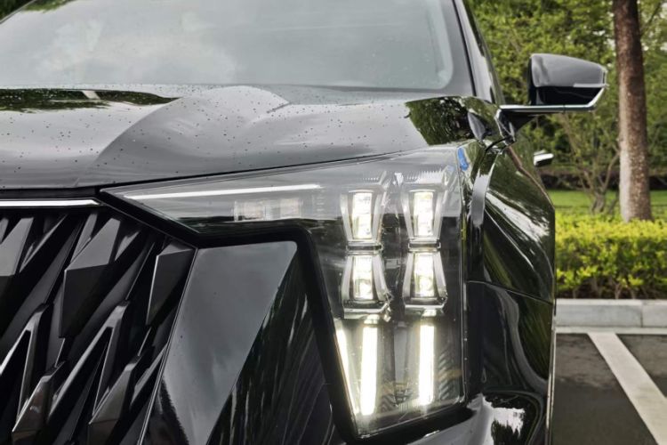 Used GAC Trumpchi GS8 2022 Dual-Engine Series 2.0TM Two-Wheel Drive Prestige Edition (7 Seats) Exterior 4