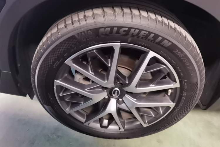 Used GAC Trumpchi GS8 2022 Linghang Series 2.0 TGDI Two-Wheel-Drive Luxury Smart Connectivity Version (7 Seats) Exterior 4