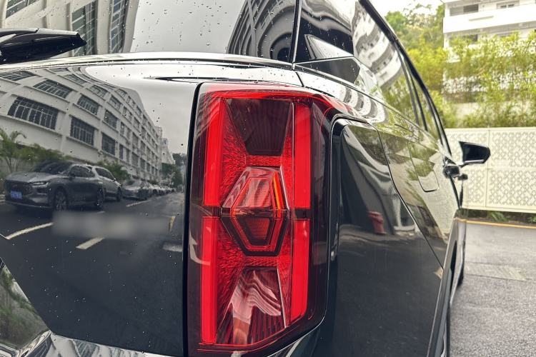 Used GAC Trumpchi GS8 2022 Flagship Series 2.0 TGDI Four-Wheel Drive Luxury Smart Connectivity Version (7 Seats) Exterior 6