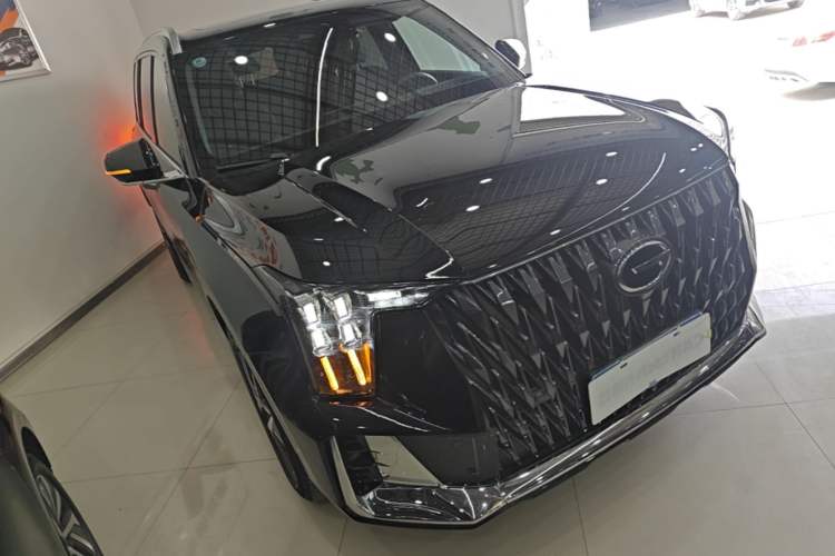 Used GAC Trumpchi GS8 2022 Dual-Engine Series 2.0TM Two-Wheel Drive Prestige Edition (7 Seats) Front Right 45 Deg